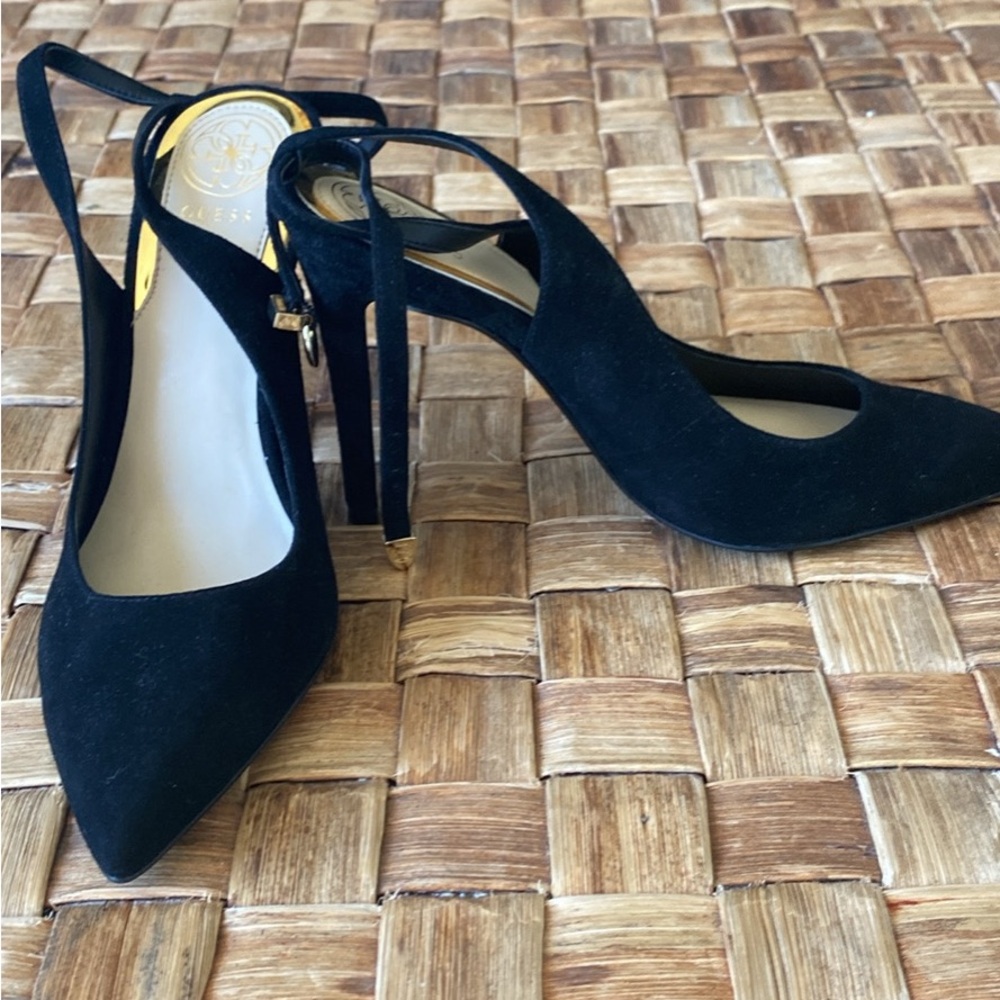 Guess suede pumps